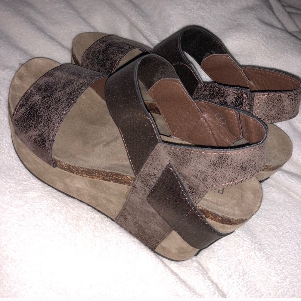 NEW Pierre Dumas wedges